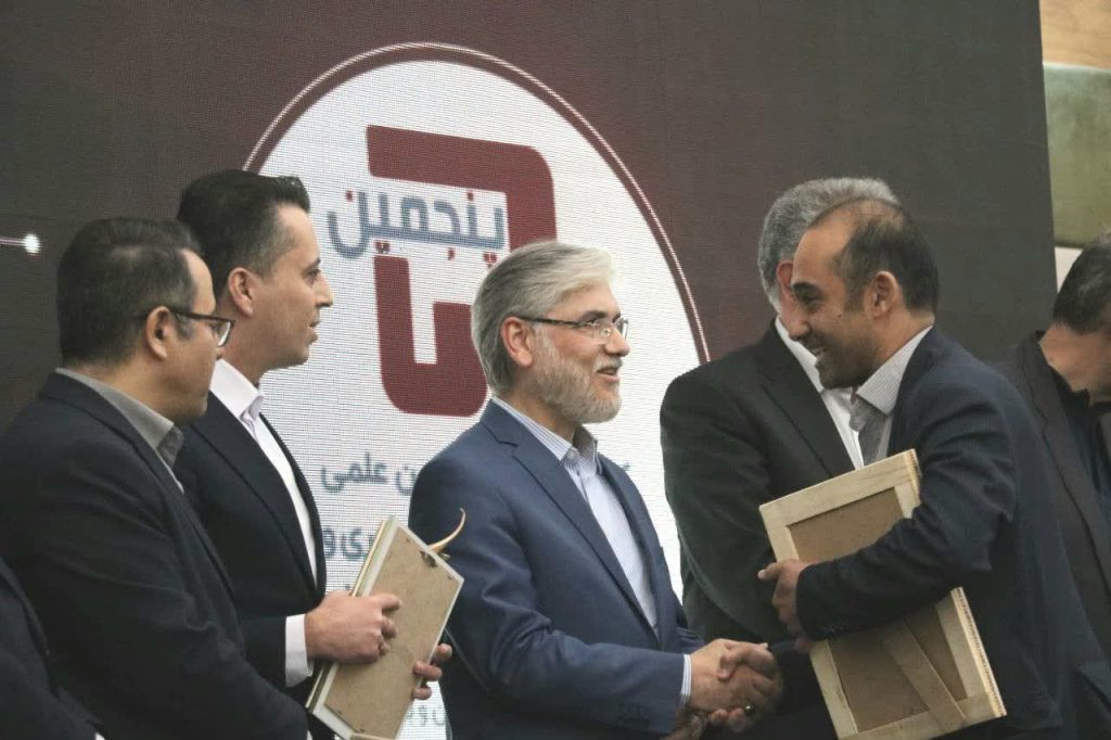 پارک علم و فناوری استان سمنان برگزیده نخست جایزه ملی دو گیان شد 1 IMG 20251108 123754 485